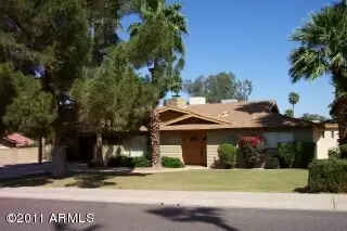 2130 E LAWRENCE Road, Phoenix, AZ 85016