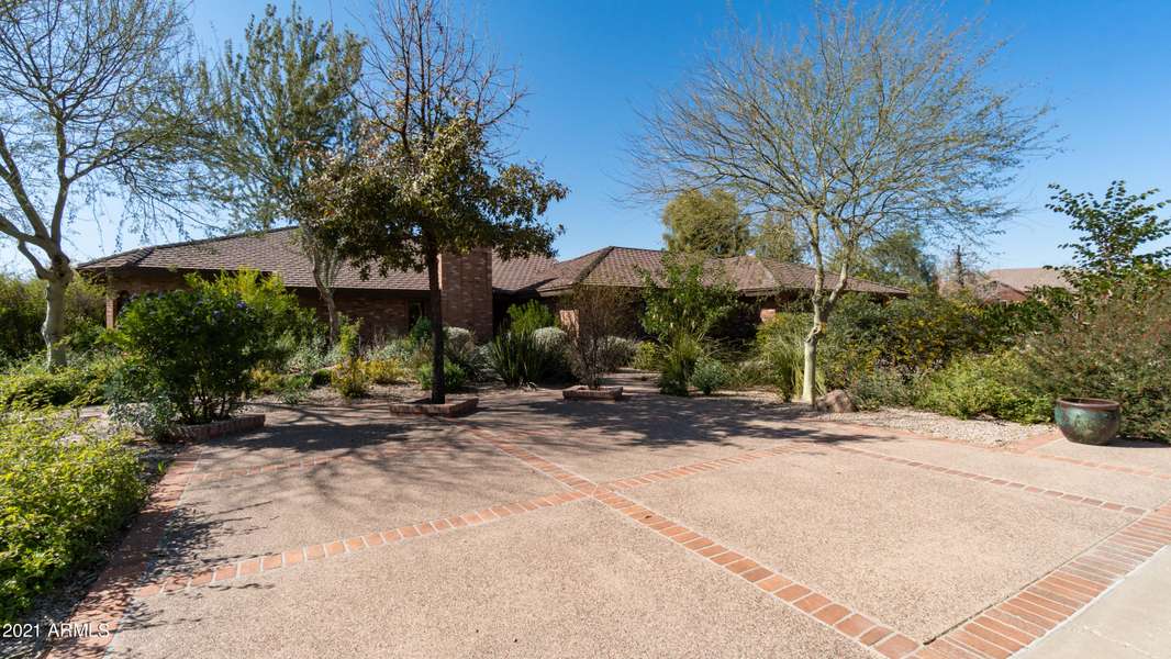 8830 S SHANNON Drive, Tempe, AZ 85284