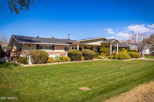 3712 E HIGHLAND Avenue, Phoenix, AZ 85018