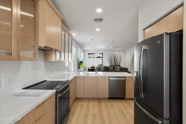 Tempe, AZ 85288,1084 E Susan Lane
