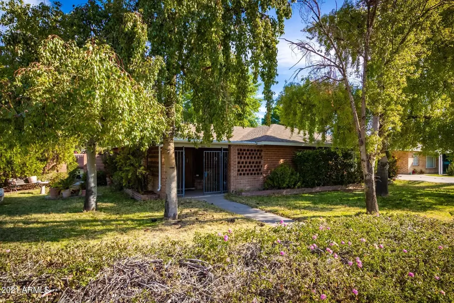 3802 E PICCADILLY Road, Phoenix, AZ 85018