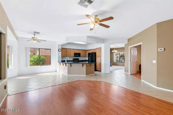 Queen Creek, AZ 85142,21155 E ROUNDUP Way