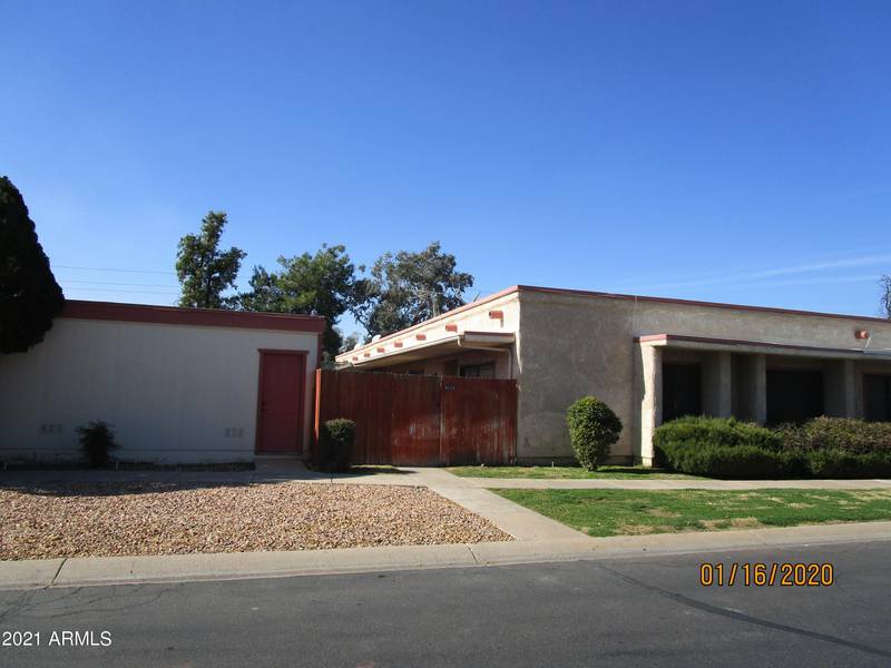 8818 N NEW WORLD Drive, Glendale, AZ 85302