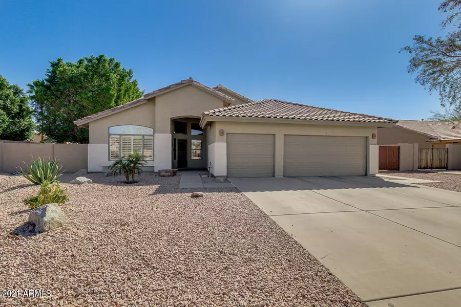 6957 W VILLA HERMOSA Drive, Glendale, AZ 85310