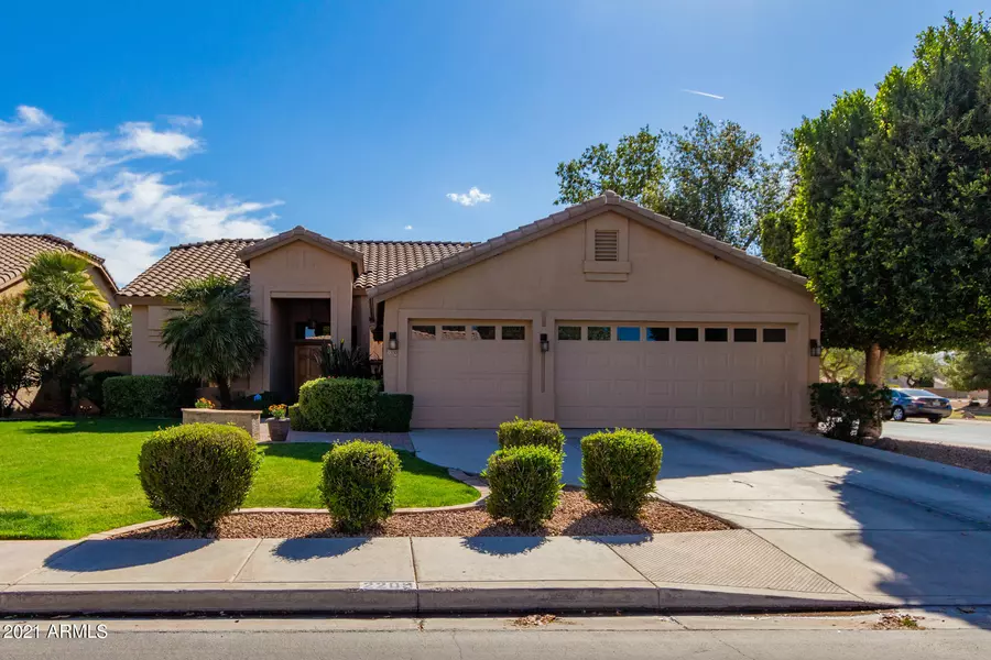 2209 E MANOR Drive, Gilbert, AZ 85296