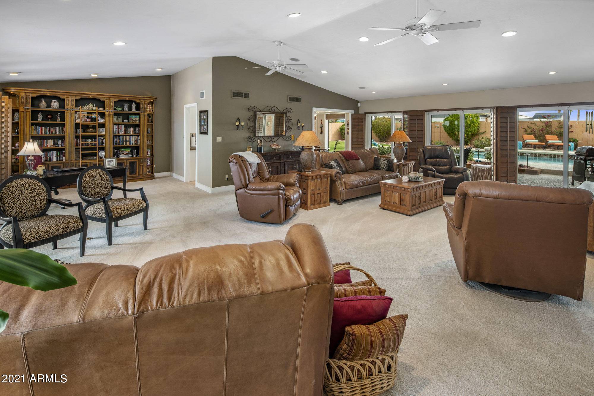 Phoenix, AZ 85022,15801 N HANA MAUI Drive