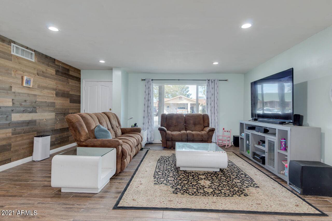Phoenix, AZ 85033,7731 W GLENROSA Avenue
