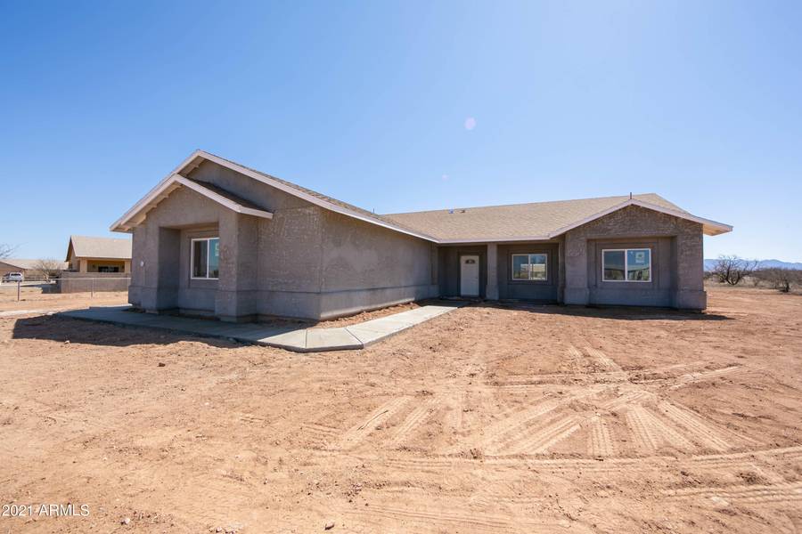 632 E Camino De Luna --, Huachuca City, AZ 85616