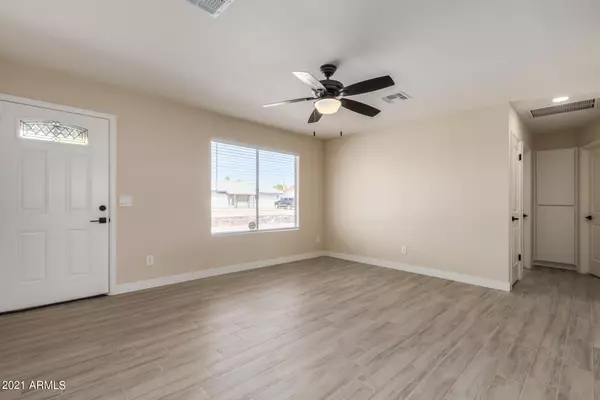 Phoenix, AZ 85027,913 W TONOPAH Drive