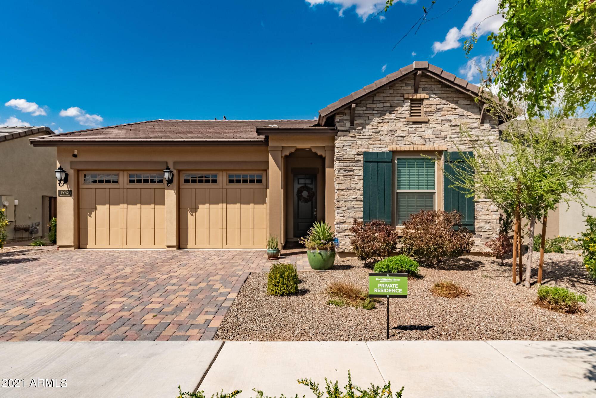 1932 W UNION PARK Drive, Phoenix, AZ 85085