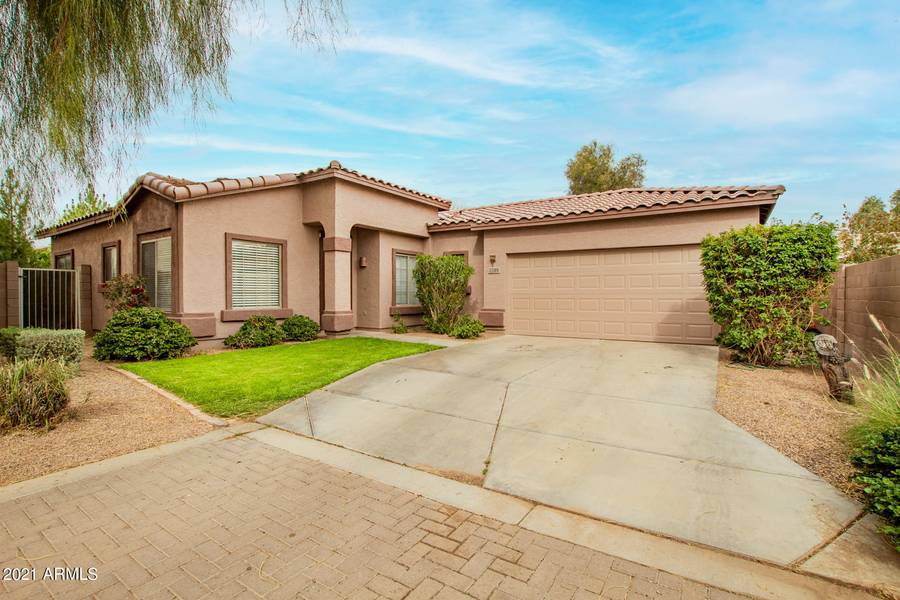 2586 E RIVIERA Drive, Chandler, AZ 85249