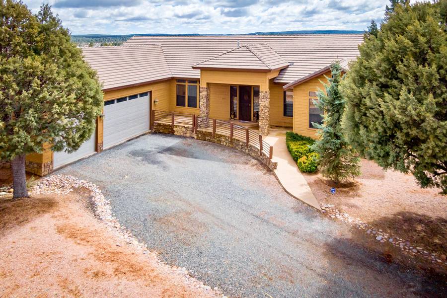 2765 Airpark Drive, Overgaard, AZ 85933