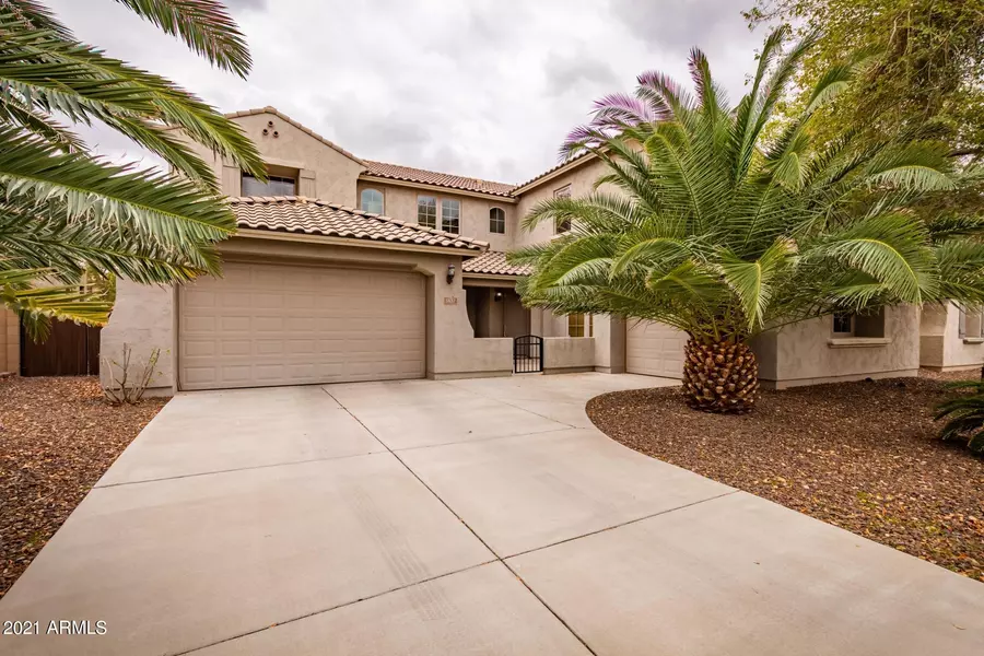 5627 W CAVEDALE Drive, Phoenix, AZ 85083