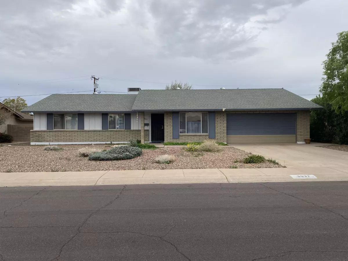 Phoenix, AZ 85028,3037 E LUPINE Avenue