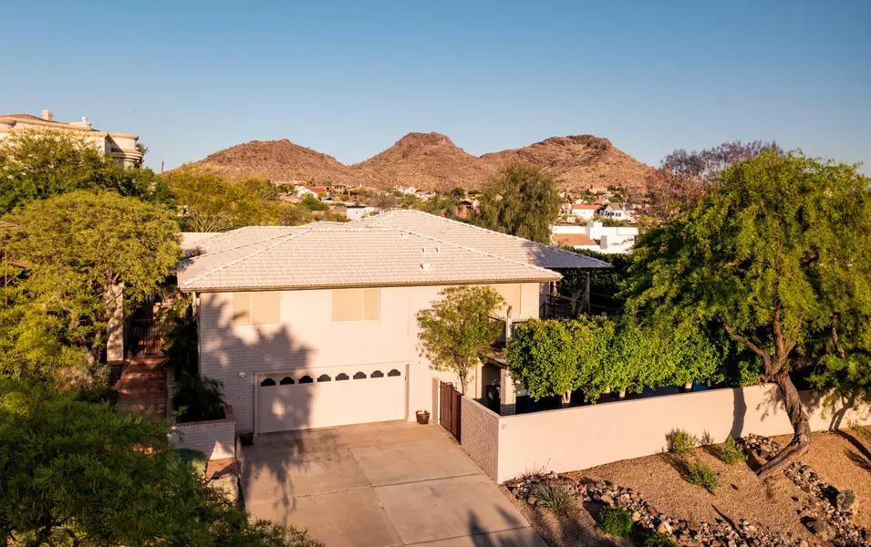 15615 N 8TH Place, Phoenix, AZ 85022