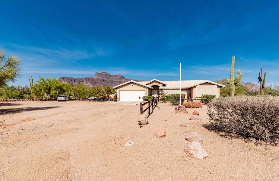 6272 E 16TH Avenue, Apache Junction, AZ 85119