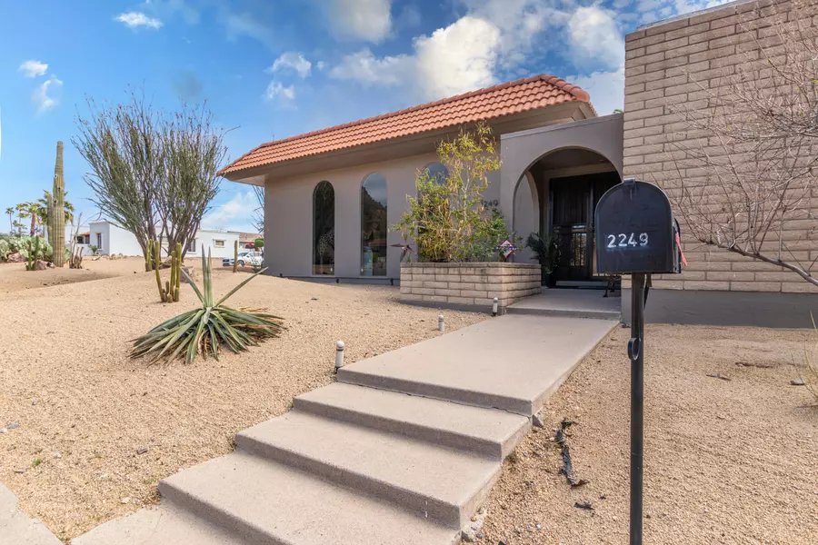 2249 E OCOTILLO Road, Phoenix, AZ 85016