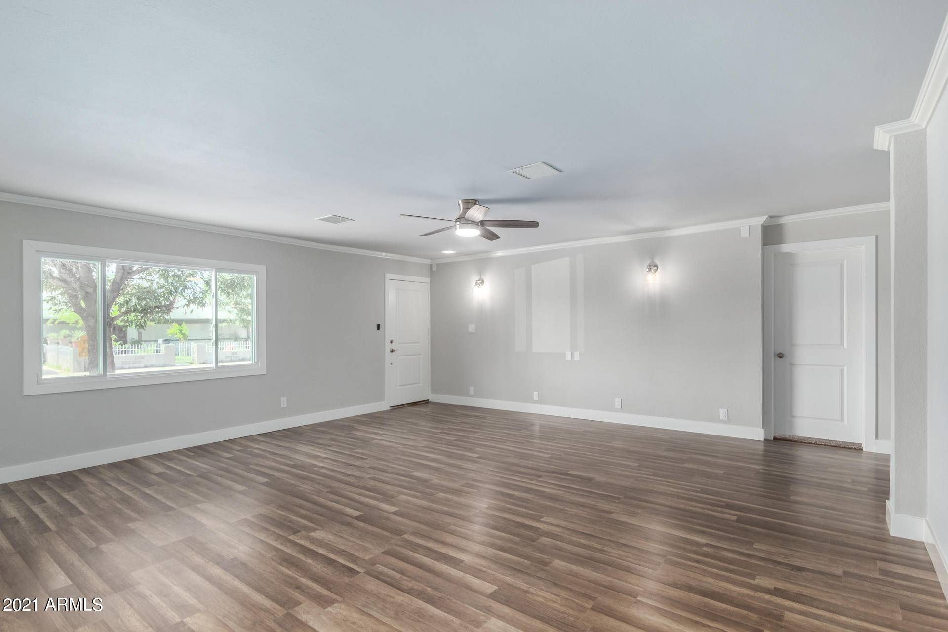 Phoenix, AZ 85033,8212 W CATALINA Drive