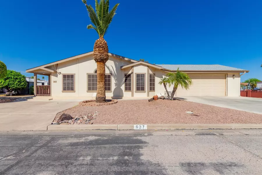 637 S PARK VIEW Circle, Mesa, AZ 85208