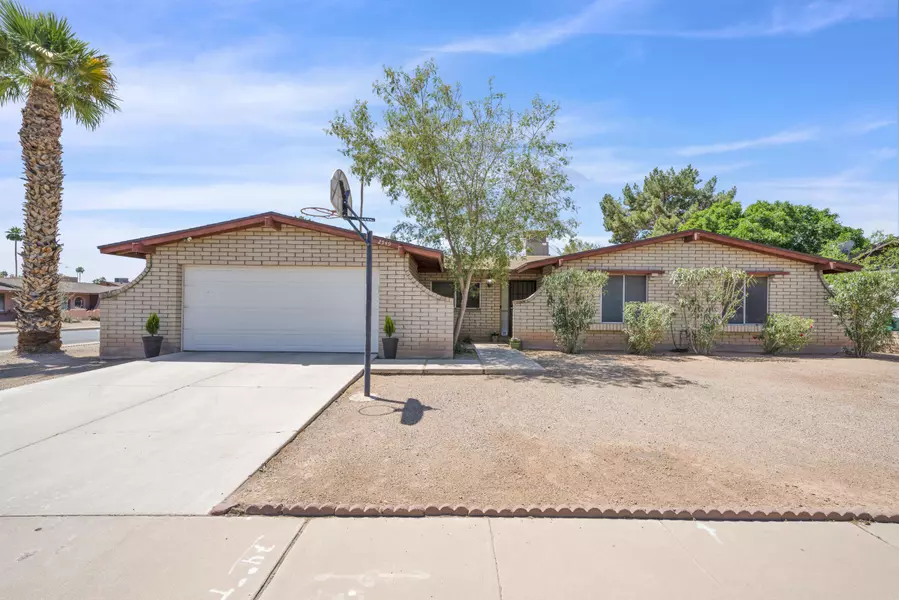 2549 W OSAGE Circle, Mesa, AZ 85202