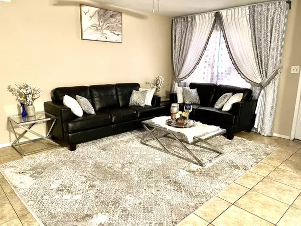 Tempe, AZ 85288,2615 E OAKLEAF Drive