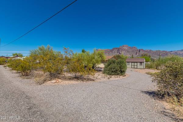 1065 N ARROYA Road, Apache Junction, AZ 85119