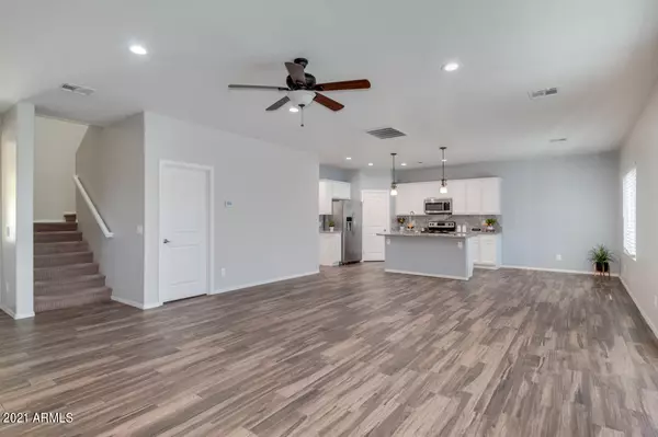Phoenix, AZ 85033,7443 W WOLF Street