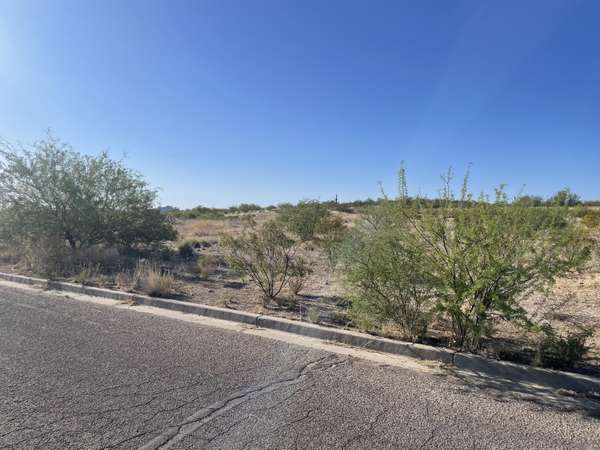 Wickenburg, AZ 85390,3751 N INDUSTRIAL Road #12