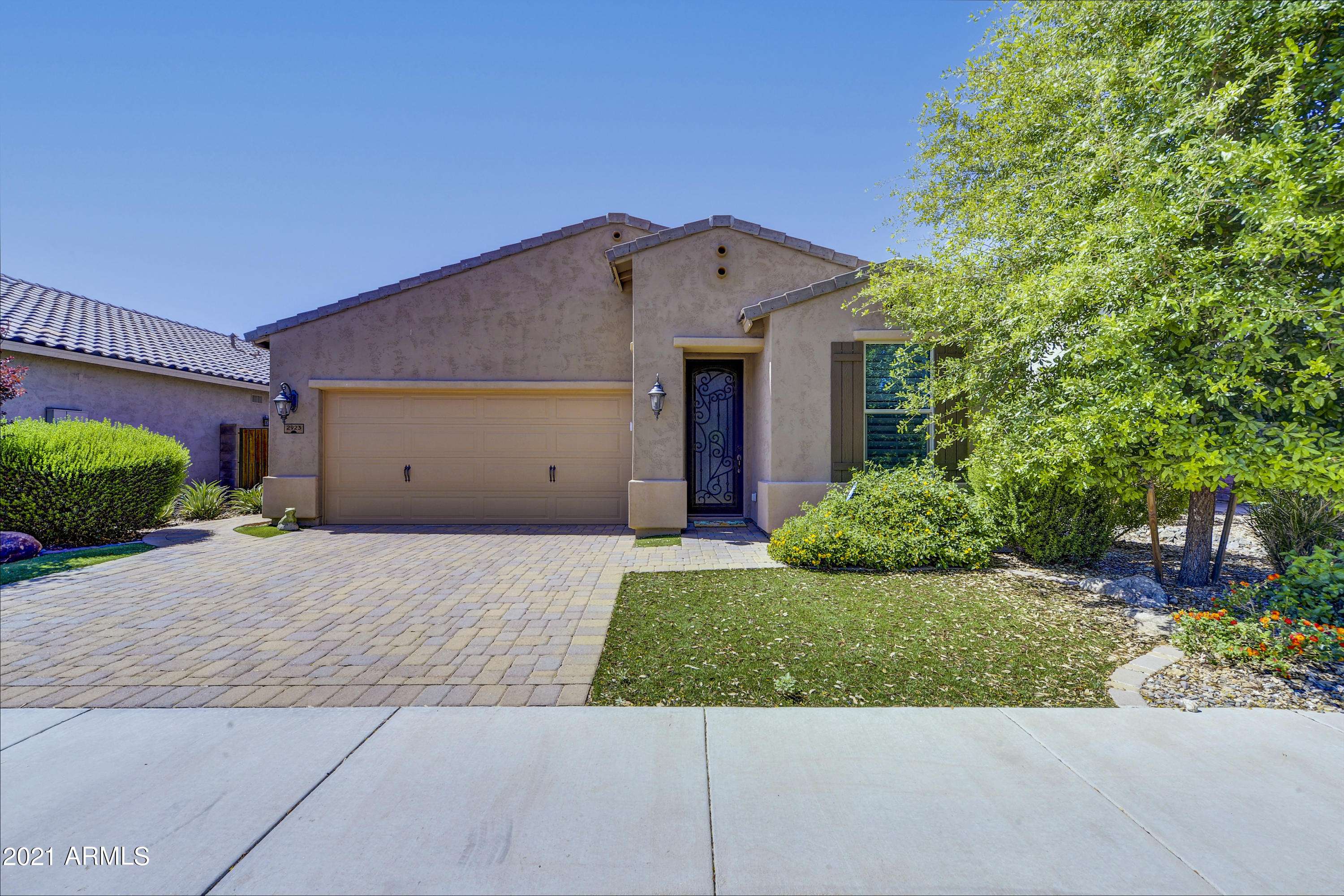 2923 W THORN TREE Drive, Phoenix, AZ 85085