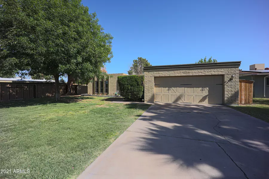 3702 W MERCER Lane, Phoenix, AZ 85029