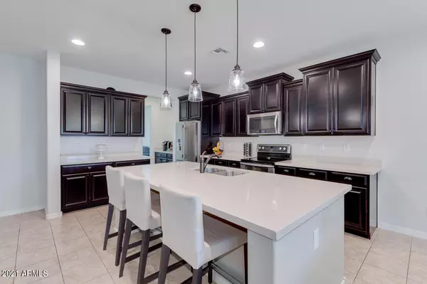 330 E VICENZA Drive, San Tan Valley, AZ 85140