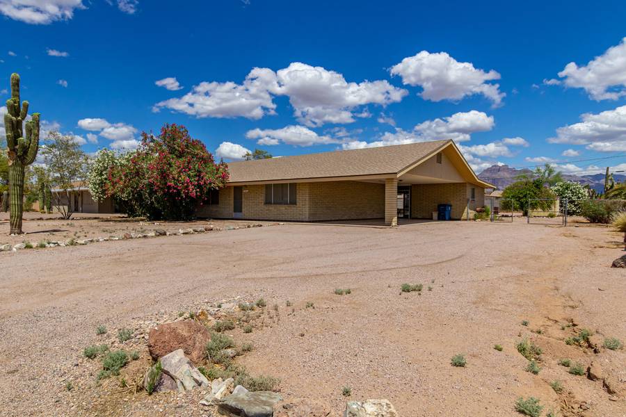 589 N THUNDERBIRD Drive, Apache Junction, AZ 85120