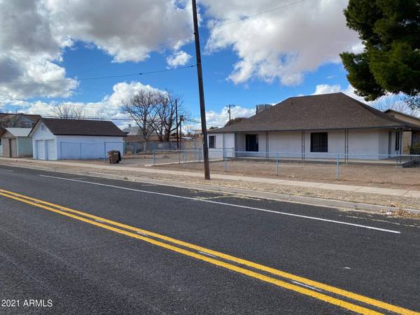Douglas, AZ 85607,953 E 14TH Street