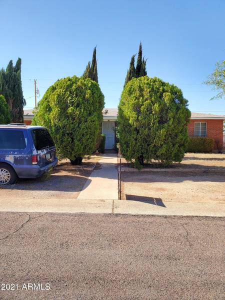 83 E JAMES Drive, Sierra Vista, AZ 85635