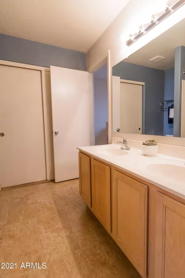 Chandler, AZ 85224,2100 W LEMON TREE Place #33