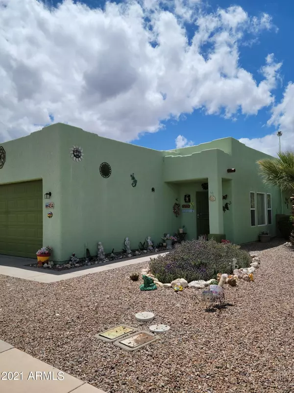 434 S Meadowood Lane E, Sierra Vista, AZ 85635