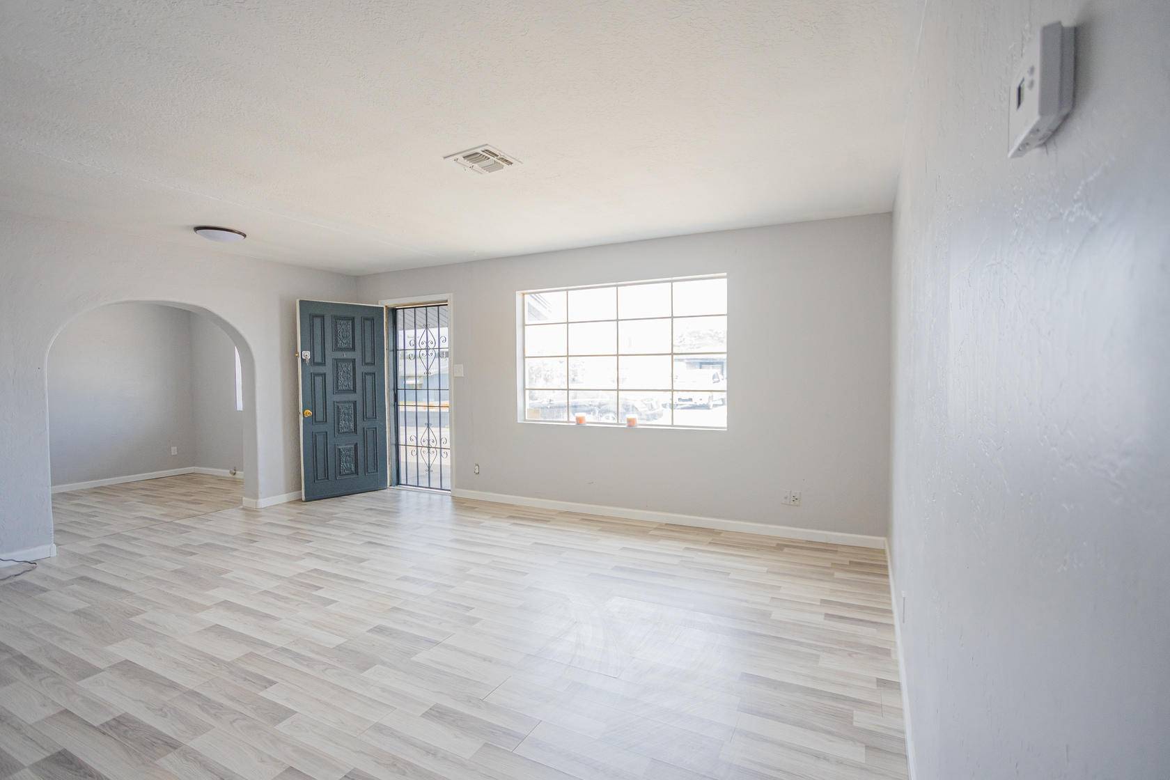 Phoenix, AZ 85041,817 W MONTE Way