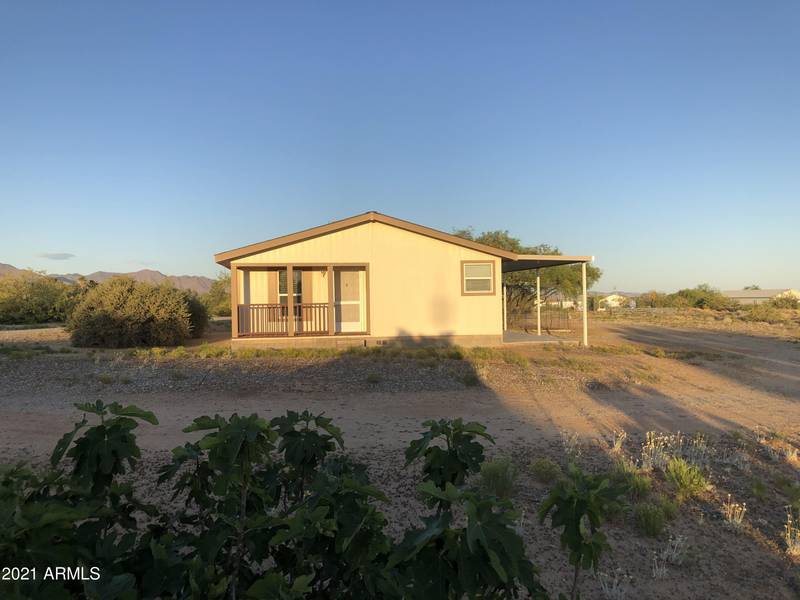 27500 S VILLAGE Avenue, Congress, AZ 85332