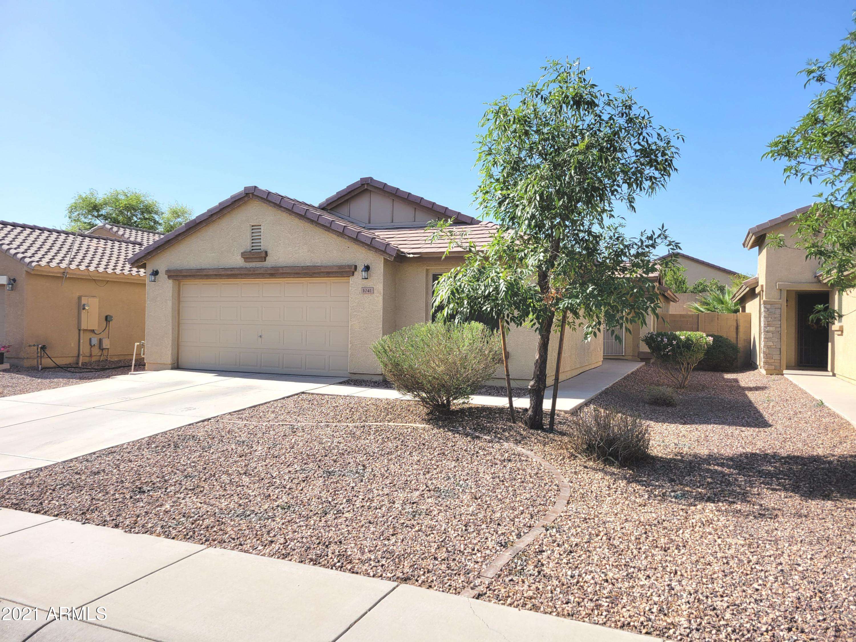 1041 W DESERT HILLS Drive, San Tan Valley, AZ 85143