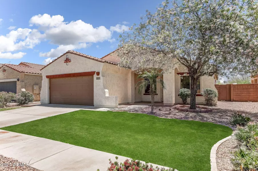 841 E LA COSTA Place, Chandler, AZ 85249