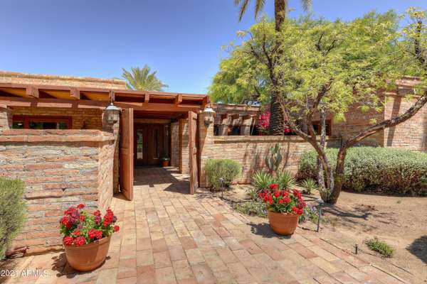 Paradise Valley, AZ 85253,6342 E MAVERICK Road