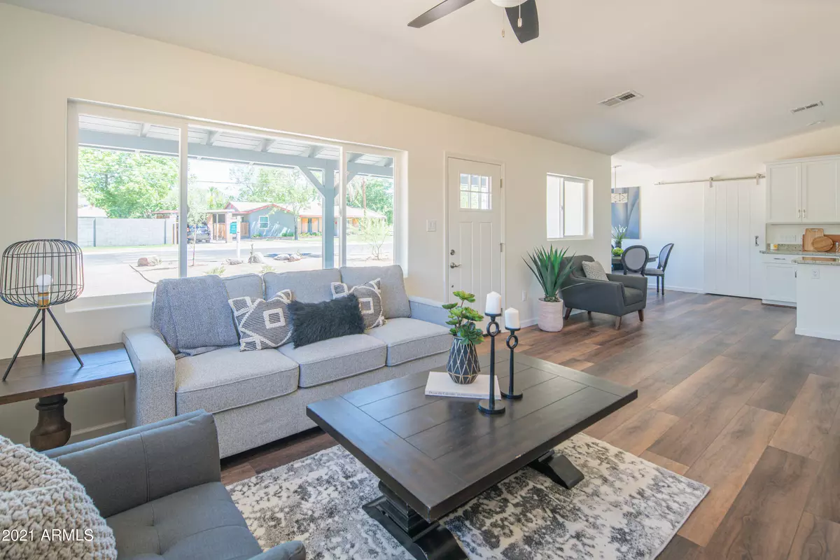 Phoenix, AZ 85016,2141 E CLARENDON Avenue