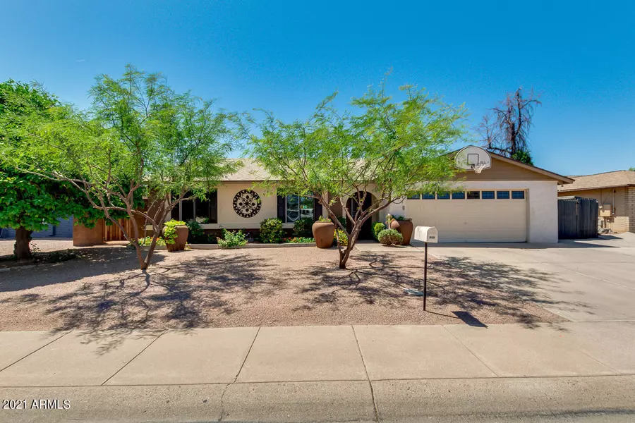 915 W BARROW Drive, Chandler, AZ 85225