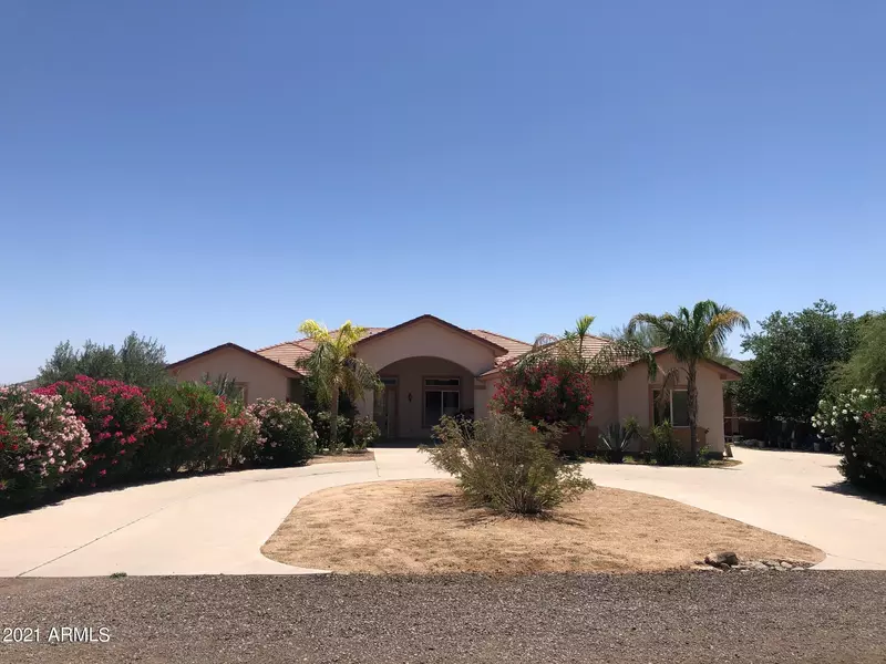 2515 W SABER Road, Phoenix, AZ 85086