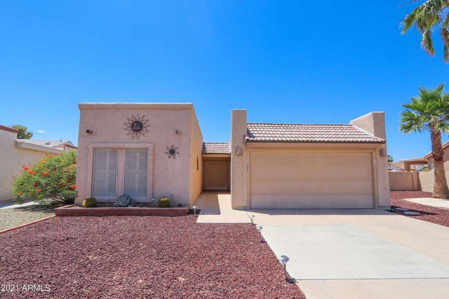 26022 S NEW TOWN Drive, Sun Lakes, AZ 85248