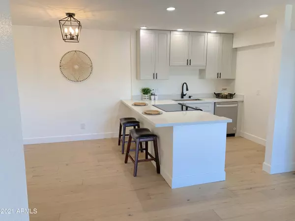 Scottsdale, AZ 85258,8649 E ROYAL PALM Road #216