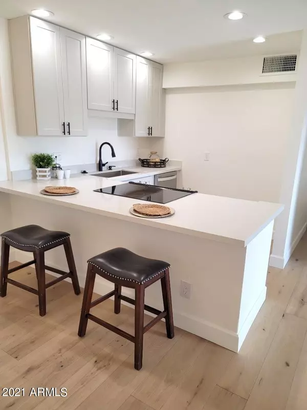 Scottsdale, AZ 85258,8649 E ROYAL PALM Road #216