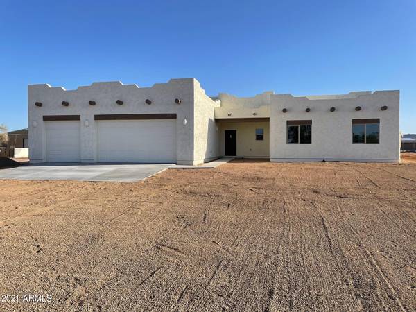 170 W TEPEE Street, Apache Junction, AZ 85119