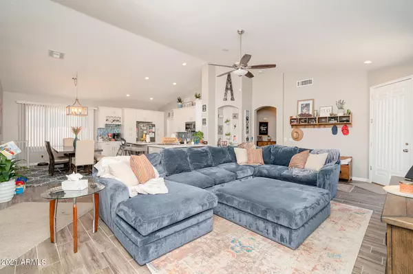 Gilbert, AZ 85296,956 S ROCA Street