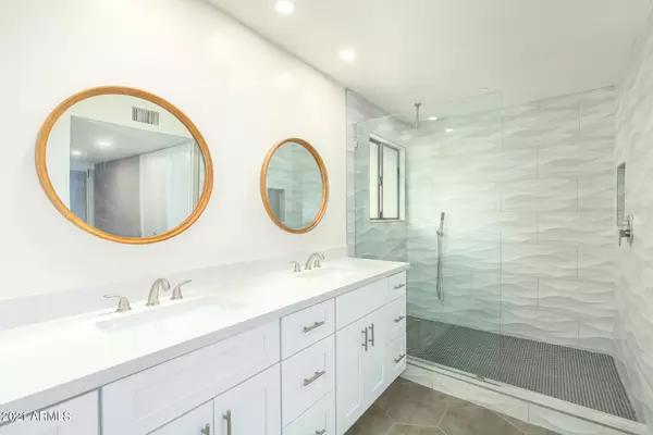 Paradise Valley, AZ 85253,5754 N SCOTTSDALE Road